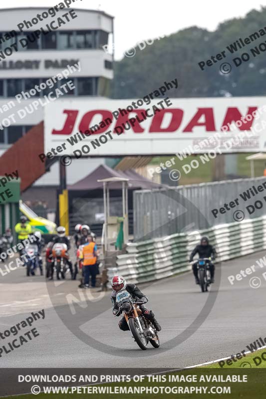 Vintage motorcycle club;eventdigitalimages;mallory park;mallory park trackday photographs;no limits trackdays;peter wileman photography;trackday digital images;trackday photos;vmcc festival 1000 bikes photographs